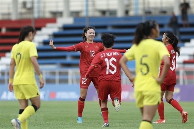 Vietnamese players celebrate striker Hai Yen (No 12)'s opening goal. (Photo: VNA)