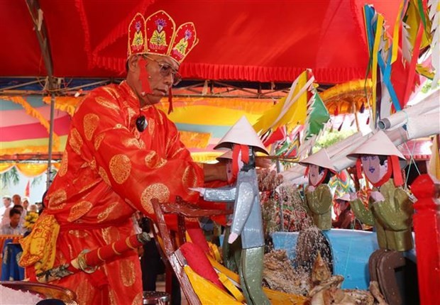 The “Le khao le the linh Hoang Sa” (Feast and Commemoration Festival for Hoang Sa Soldiers) took place at An Vinh communal house in Ly Son district on May 5. (Photo: VNA)