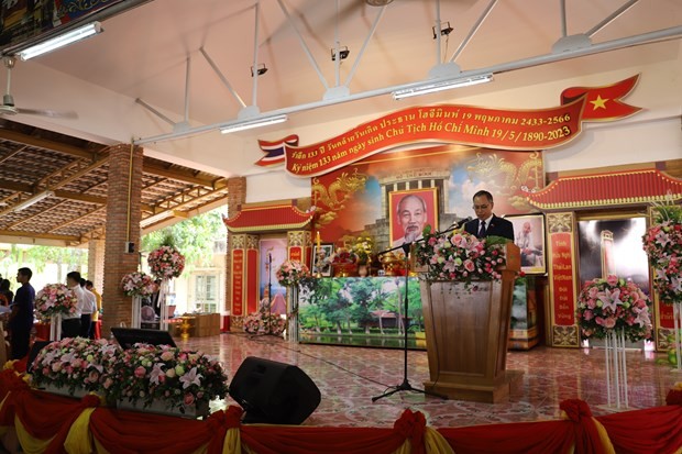 Vietnamese Ambassador to Thailand Phan Chi Thanh addresses the ceremony in Nakhon Phanom province on May 19. (Photo: VNA) 