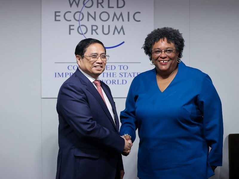 PM Pham Minh Chinh meets with Barbadian PM Mia Mottley. (Photo: Nhat Bac)