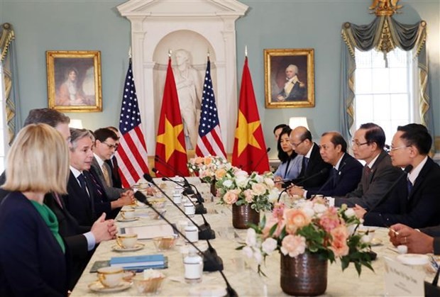 Chairman of the Party Central Committee’s Commission for Foreign Affairs Le Hoai Trung has a working session with US Secretary of State Antony Blinken. (Photo: VNA)