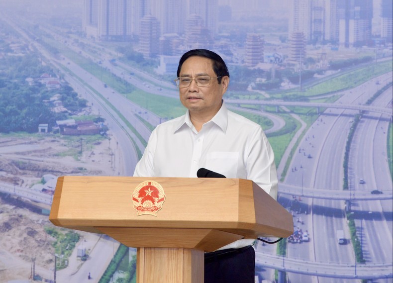 PM Pham Minh Chinh addresses the sixth meeting of the State steering committee for nationally important projects of the transport sector on July 13. (Photo: NDO) 