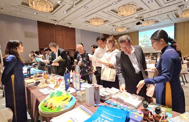 Japanese firms study information on Vietnamese tourism at the event. (Photo: thesaigontimes.vn)