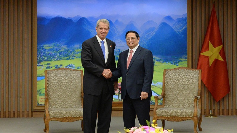 Prime Minister Pham Minh Chinh (R) and Governor of the US state of Nebraska Jim Pillen. (Photo: NDO)