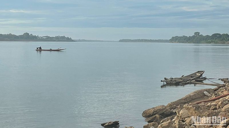 A section of the Mekong River running through the Lao capital city of Vientiane. (Photo: HAI TIEN)