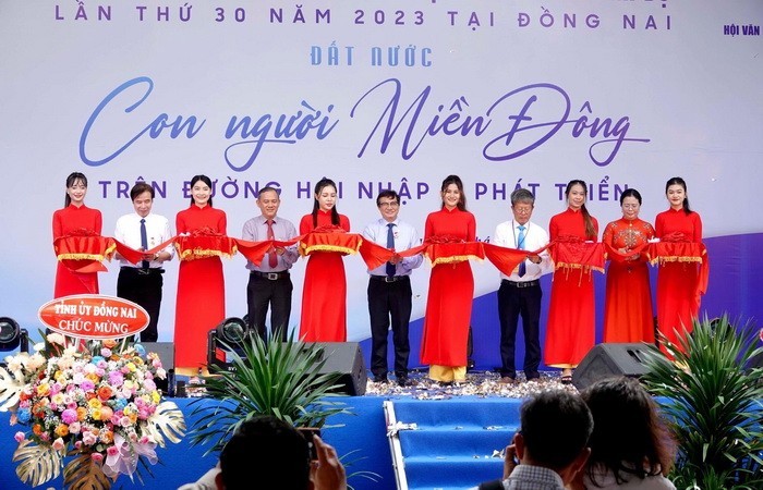 The ribbon-cutting ceremony for the opening of the festival.