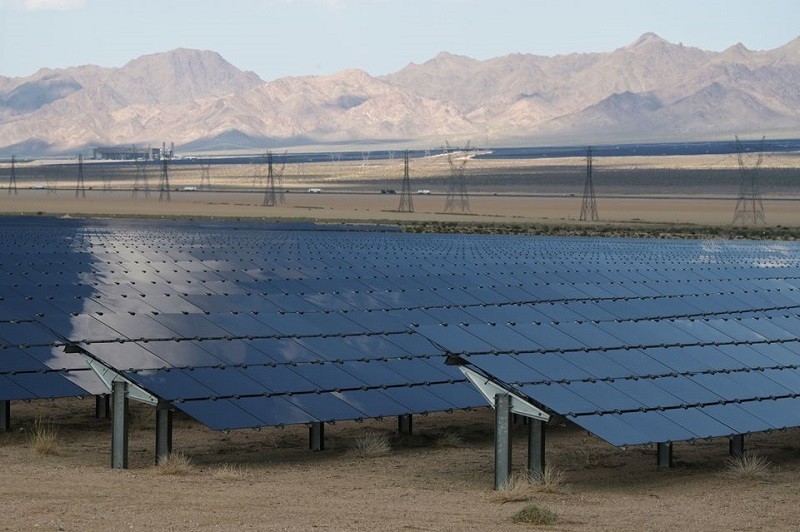 A solar energy project near Nippon, California. (Photo: Reuters)
