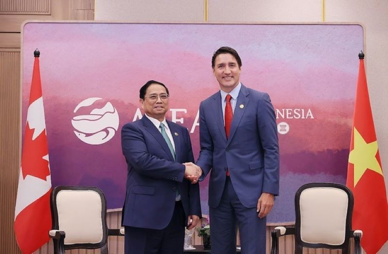 Prime Minister Pham Minh Chinh (left) and his Canadian counterpart Justin Trudeau at their meeting in Jakarta on September 6. (Photo: Nhat Bac)