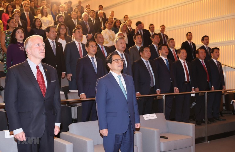 Prime Minister Pham Minh Chinh and other delegates attend the event. (Photo: VNA)