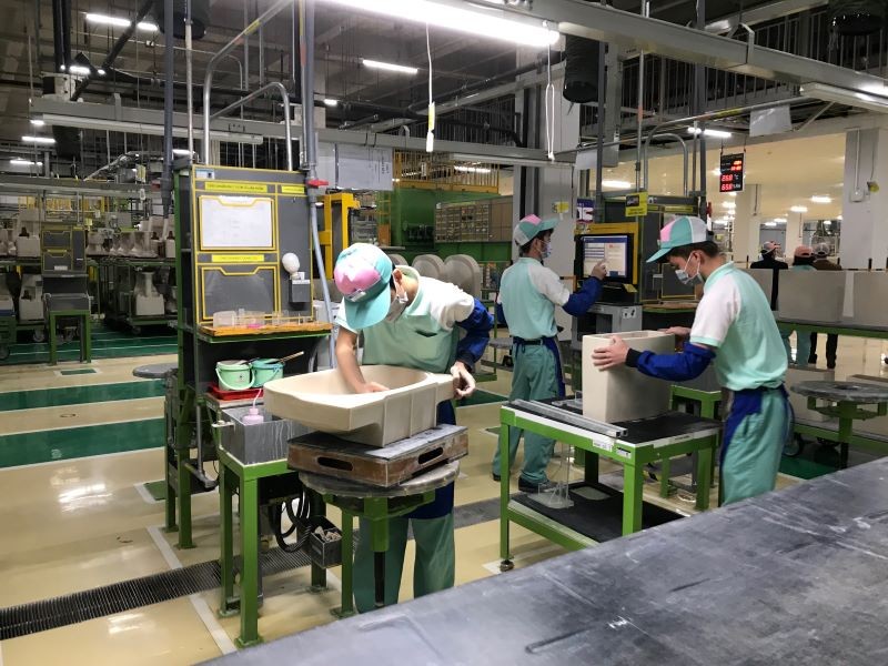 Production activities at TOTO Vietnam Co., Ltd. - Hung Yen branch, at Thang Long II Industrial Park. 