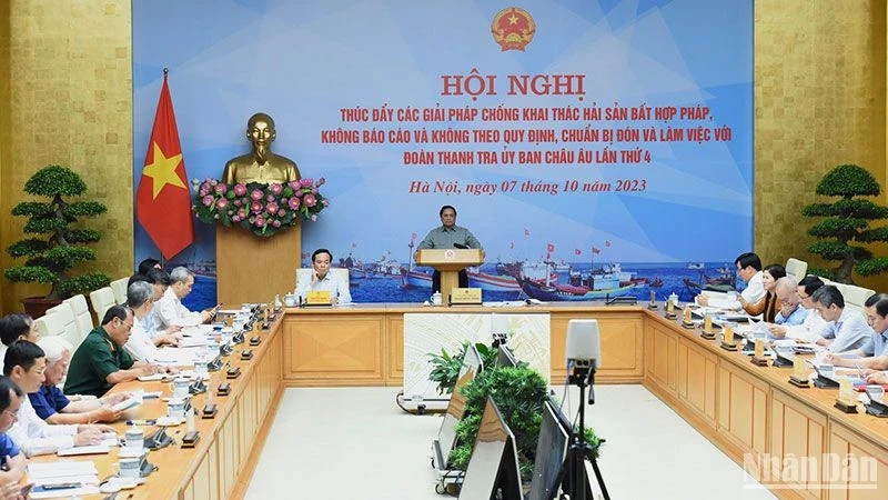 Prime Minister Pham Minh Chinh chairs the anti-IUU teleconference from Hanoi on October 7. (Photo: NDO)