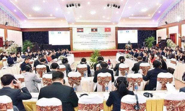Participants at the working session (Photo: Gia Lai newspaper) 