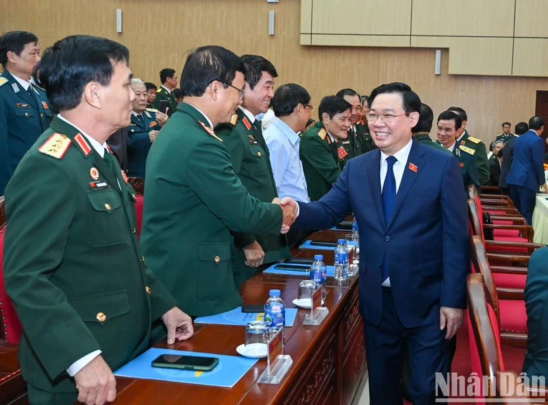 National Assembly (NA) Chairman Vuong Dinh Hue hails contributions of the Air Defence - Air Force (ADAF) to the cause of national construction and defence. (Photo: NDO)