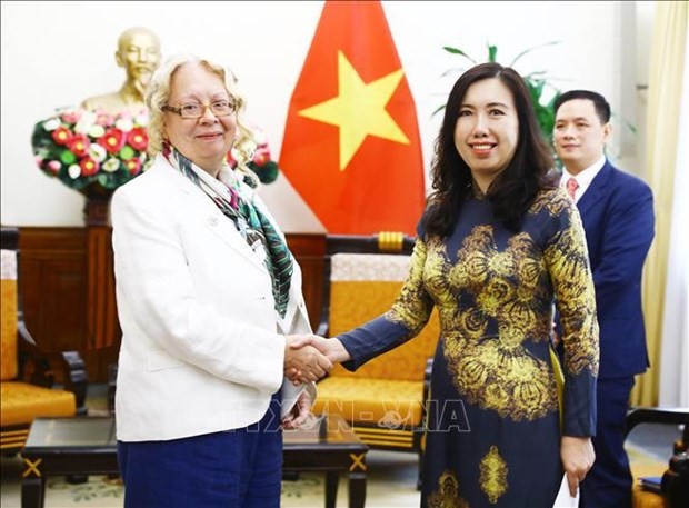 Deputy Foreign Minister Le Thi Thu Hang (R) welcomes UNOG Director-General Tatiana Valovaya in Hanoi on October 19. (Photo: VNA)