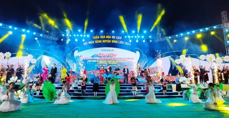 An art performance at the 2023 Culture-Tourism Week and the Binh Lieu Yellow Season Festival.