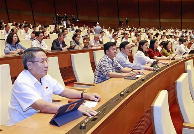 Legislators press buttons to vote on the draft resolution on the results of the vote of confidence on October 25 afternoon. (Photo: VNA)