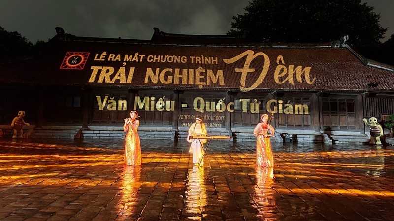 The Temple of Literature officially welcomes visitors joining the night tour.