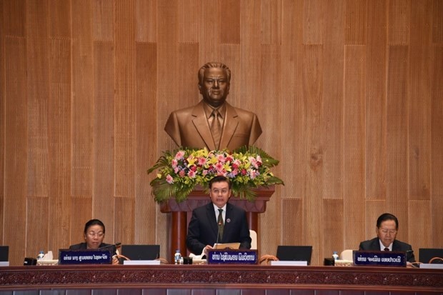 Chairman of the Lao NA Saysomphone Phomvihane speaks at the session. (Photo: VNA)