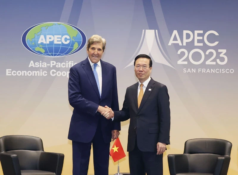 President Vo Van Thuong receives US Special Presidential Envoy for Climate John Kerry in San Francisco on November 16 (Photo: VNA)