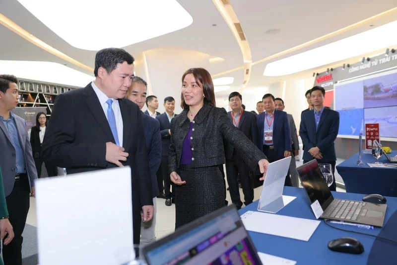 An exhibition on technologies, digital transformation solutions, smart manufacturing, and e-commerce applications is held within the framework of the summit. 