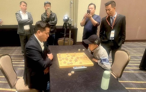 Lai Ly Huynh (left) competes against Yuan Weihao of China (Photo: qdnd.vn)