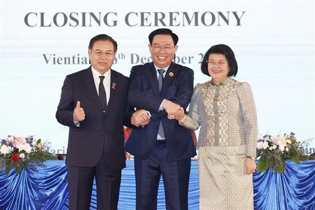 The three top legislators of Laos, Vietnam and Cambodia (Photo: VNA)