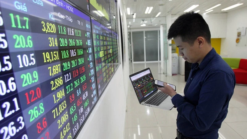 VN-Index surpasses 1,125 points