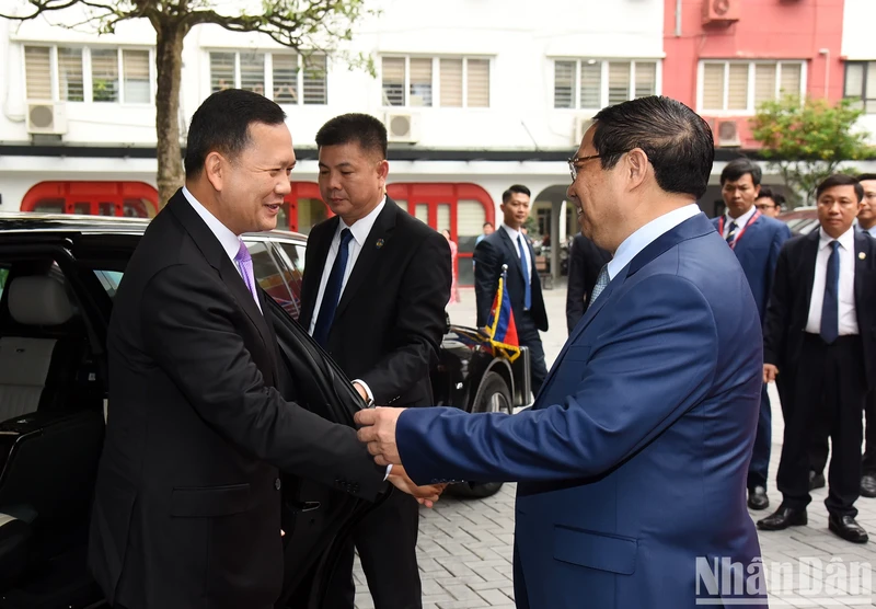 PM Pham Minh Chinh welcomes Cambodian PM Samdech Moha Bovor Thipadei Hun Manet.