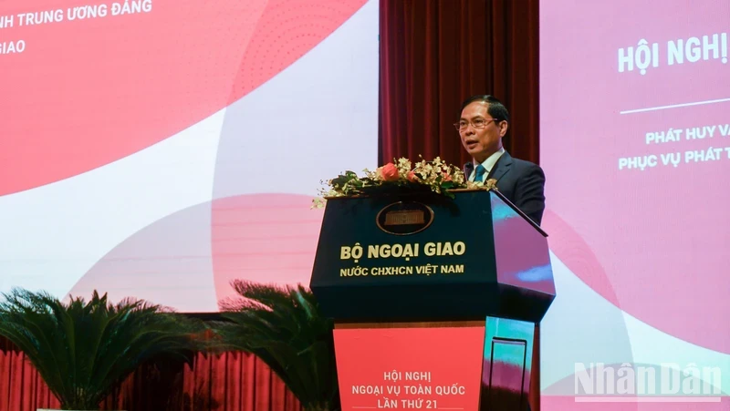 Minister of Foreign Affairs Bui Thanh Son speaks at the 21st national conference on foreign affairs. (Photo: NDO)