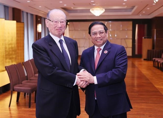 PM Pham Minh Chinh (R) receives President of the International Friendship Exchange Council (FEC) of Japan Ken Matsuzawa. (Photo: VNA)