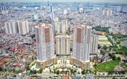 The realty market has faced a lot of difficulties in legal procedures, credit accessibility, land procedures and pricing. (Photo: VNA)