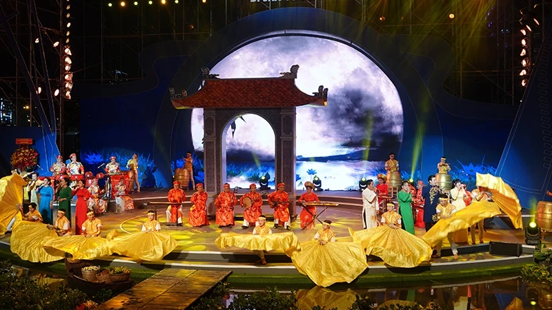 A performance during the programme “Don ca tai tu of the South - Shining Heritage"