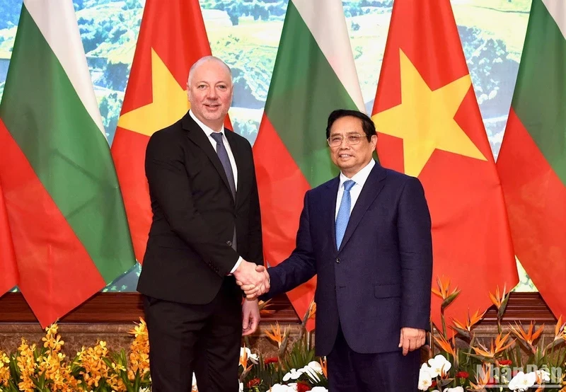 PM Pham Minh Chinh (R) and Speaker of the Bulgarian National Assembly Rosen Dimitrov Jeliazkov. (Photo: NDO)