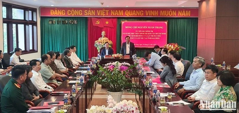 Politburo member and Director of the Ho Chi Minh National Academy of Politics and Chairman of the Central Theoretical Council, Nguyen Xuan Thang, speaks at the meeting.