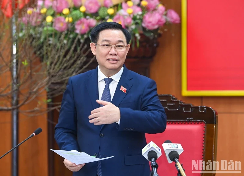 NA Chairman Vuong Dinh Hue speaks at the working session with the standing board of the Party Committee of Thai Binh Province. (Photo: NDO)