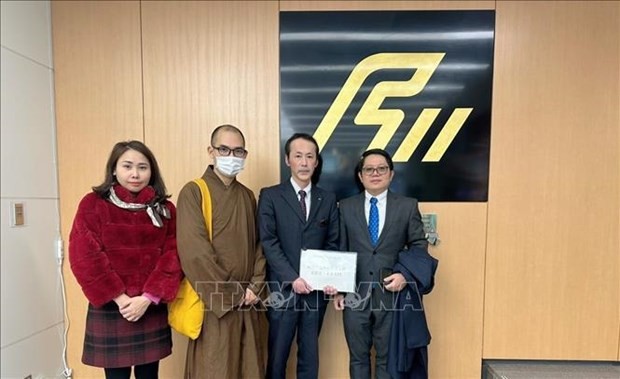 Vietnamese organisations and individuals in the Kansai region have donated 600,000 JPY (over 4,000 USD) to help residents in earthquake-hit Suzu and Wajima cities. (Photo: VNA) 