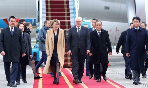 German President Frank-Walter Steinmeier and his spouse arrive at Noi Bai International Airport. (Photo: VNA)