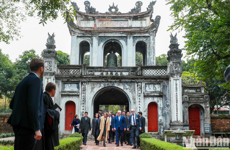 German President Frank-Walter Steinmeier and his spouse visit the Temple of Literature (Photo: NDO)