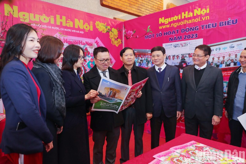 The event was attended by member of the Party Central Committee (PCC), Editor-in-chief of Nhan Dan Newspaper, Head of the PCC’s Commission for Communications and Education, and Chairman of the Vietnam Journalists’ Association, Le Quoc Minh, among others.