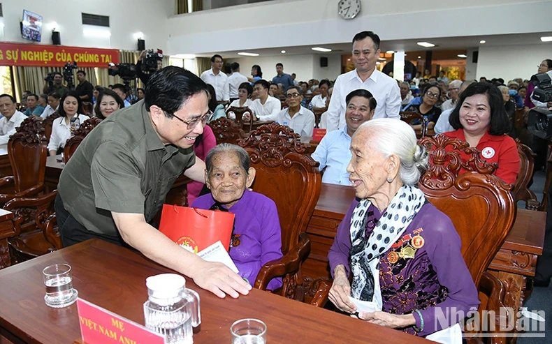 PM Pham Minh Chinh visits Can Tho city on February 4. (Photo: NDO)