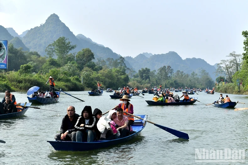 Visitors and locals join a boat trip along Yen Stream, which leads to Huong Pagoda. 