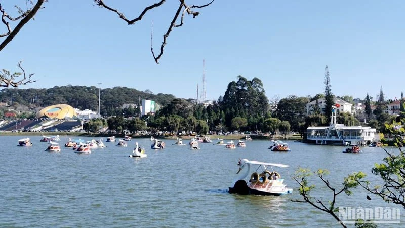 Xuan Huong Lake in Da Lat City on the third day of the first lunar month.