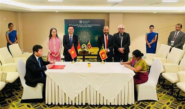 At the signing of a joint work plan on agricultural cooperation in the 2024-2026 period between Vietnam and Sri Lanka (Photo: Vietnamese Embassy in Sri Lanka)