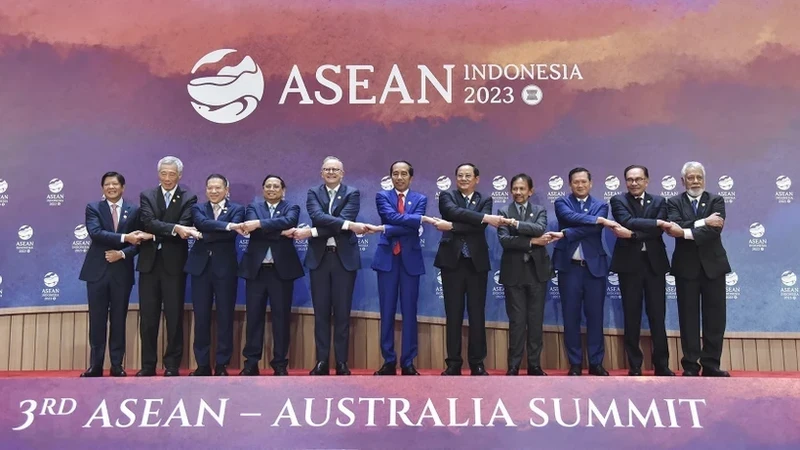 PM Pham Minh Chinh and heads of delegations attending the third ASEAN-Australia Summit pose for a group photo. (Photo: Duong Giang/VNA)