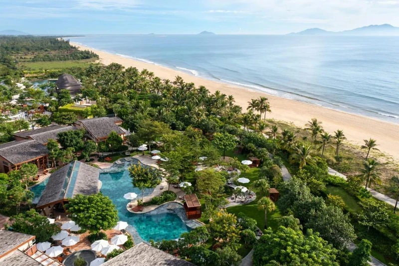 An accommodation area near the sea or with easy access to the beach is a favourite choice of many Vietnamese tourists for this summer. (Photo: Booking.com)