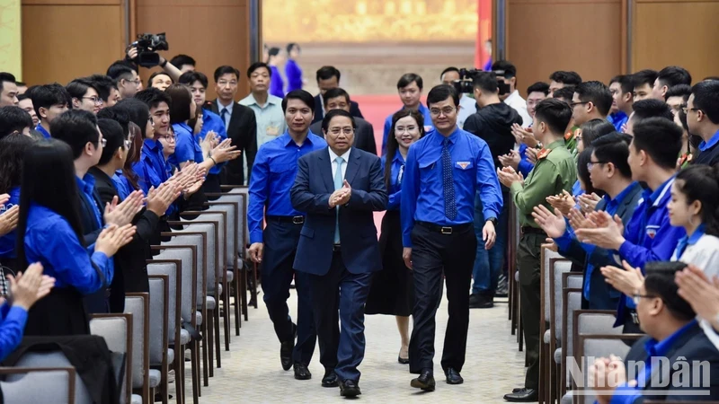PM Pham Minh Chinh attends the dialogue with the youths. (Photo: NDO)