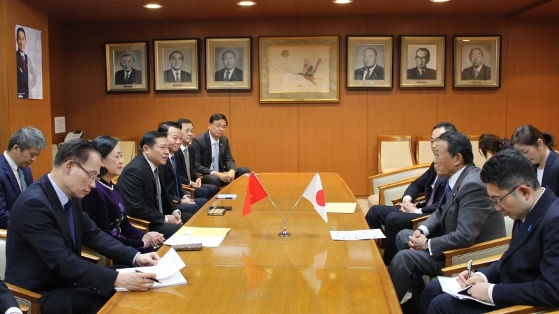 Politburo member Truong Thi Mai held talks with Vice President of the ruling LDP of Japan Aso Taro. (Photo: VNA)
