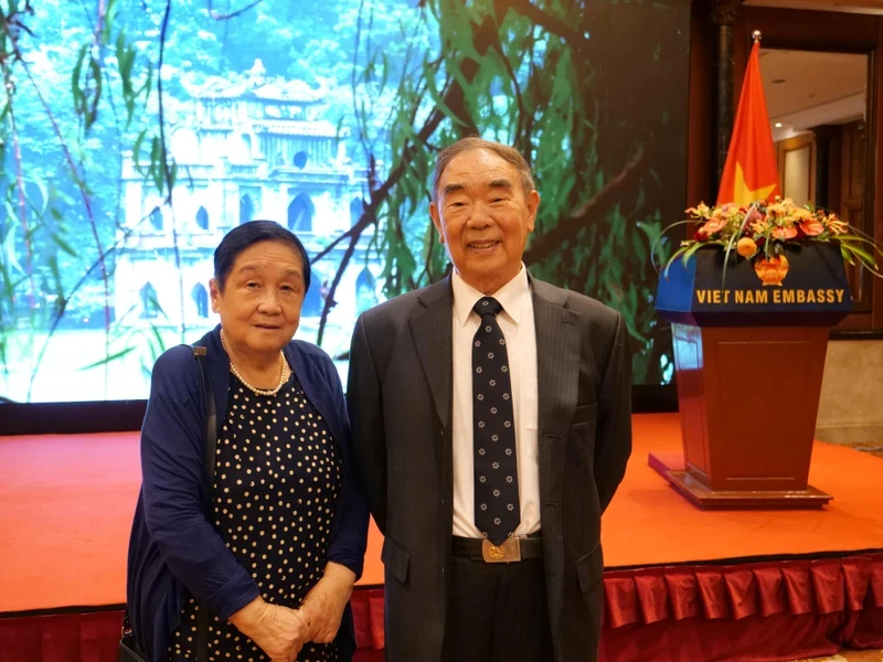 Professor Gu Yuanyang (right) and his wife at the ceremony to celebrate the 77th anniversary of Vietnam National Day in Beijing, China. (Photo: HUU HUNG)
