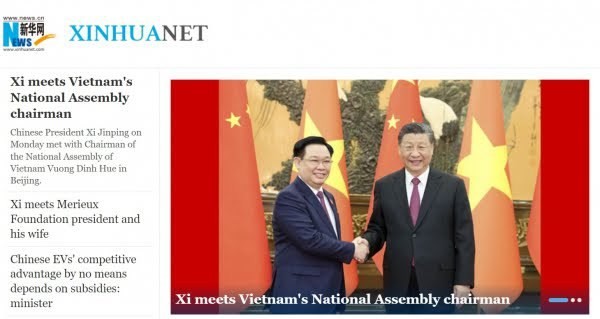 The meeting between NA Chairman Vuong Dinh Hue and General Secretary of the CPC Central Committee and President of China Xi Jinping is highlighted on Xinhua's website. (Photo: VNA)