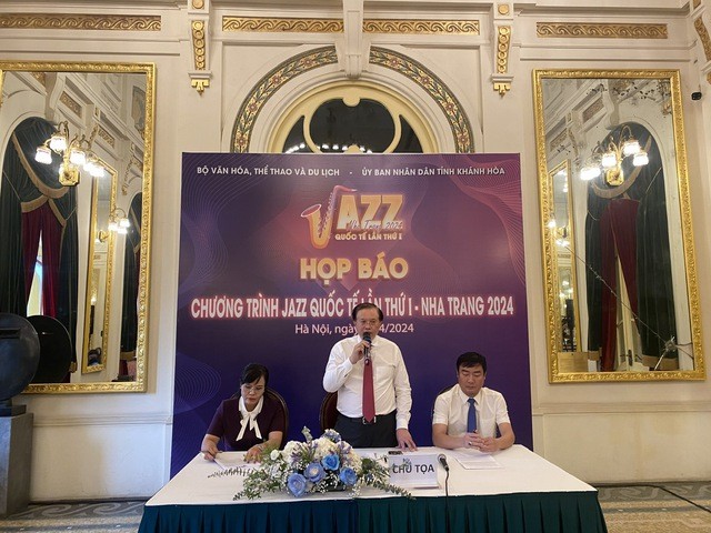 Representatives from the organising committee informed of the first International Jazz Programme.